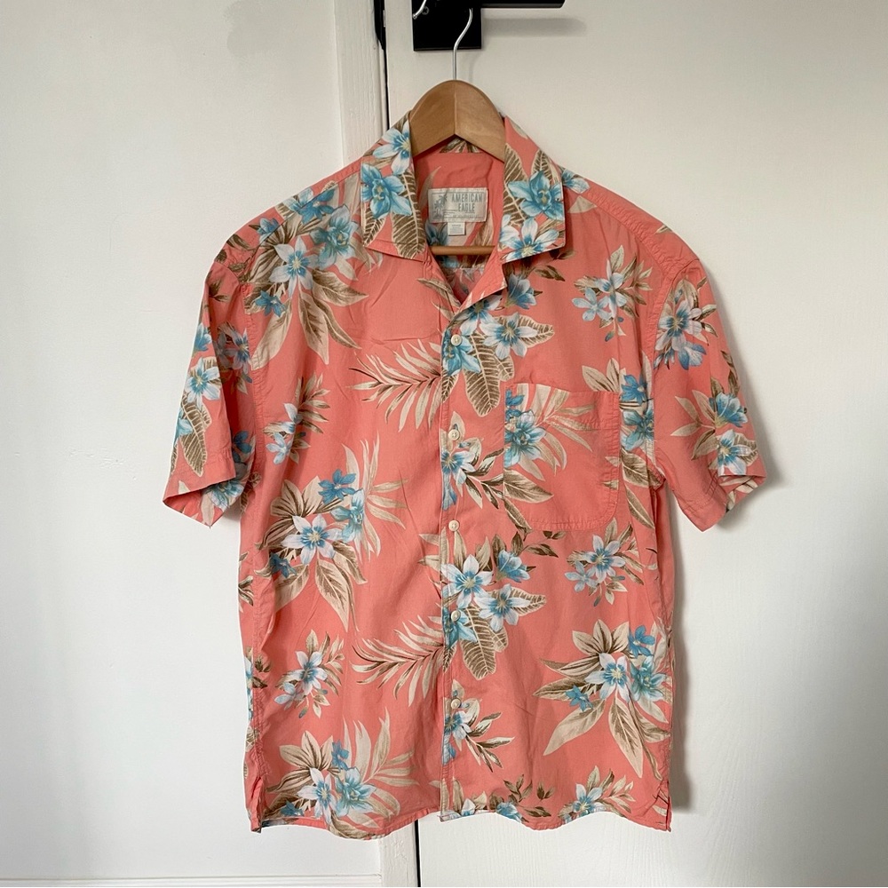 American Eagle Men’s Coral Button Down Hawaiian Style Shirt Size Small